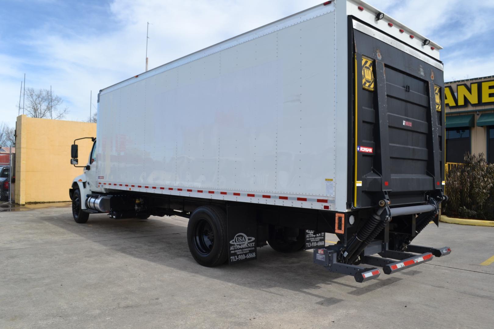 2020 WHITE /BLACK INTERNATIONAL MV 607 with an CUMMINS ISB 6.7L 240HP engine, ALLISON 2500RDS AUTOMATIC transmission, located at 9172 North Fwy, Houston, TX, 77037, (713) 910-6868, 29.887470, -95.411903 - Photo#6